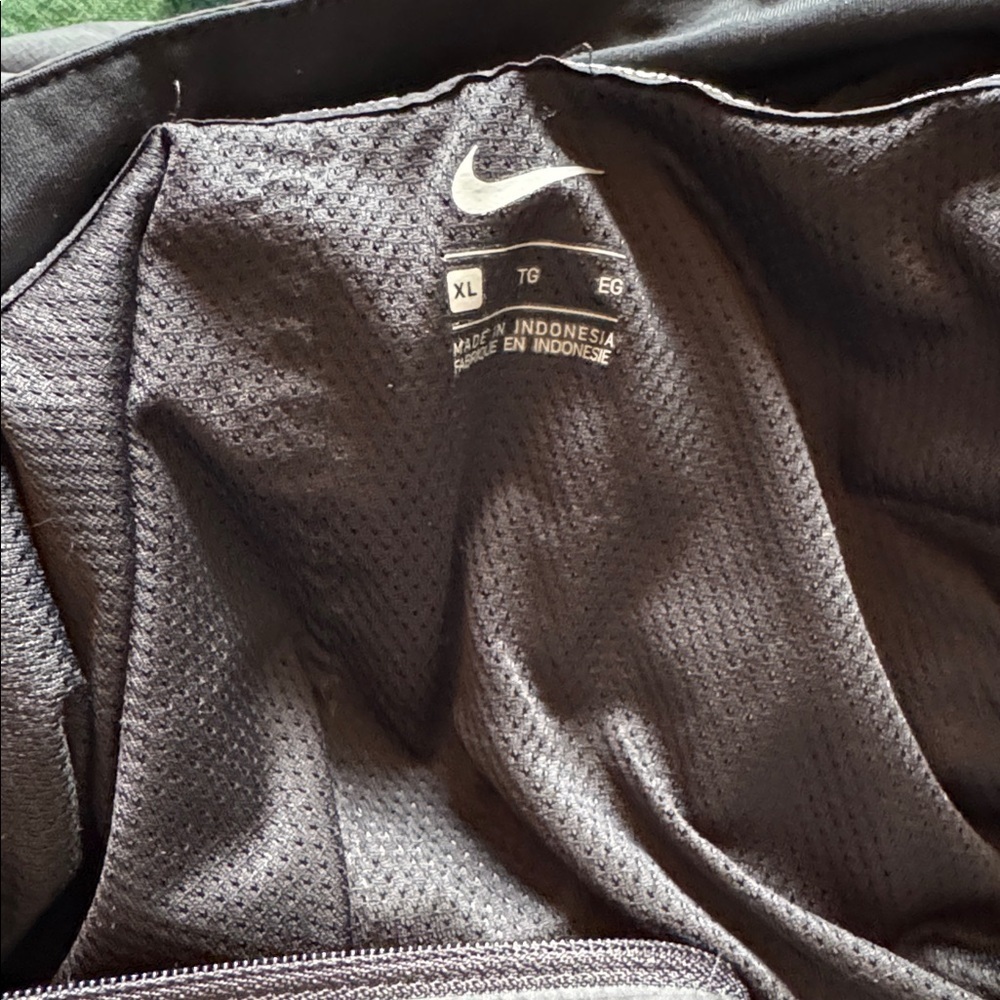 Nike Essential Repel Running Full Zip Lightweight Jacket - Picture 10 of 16